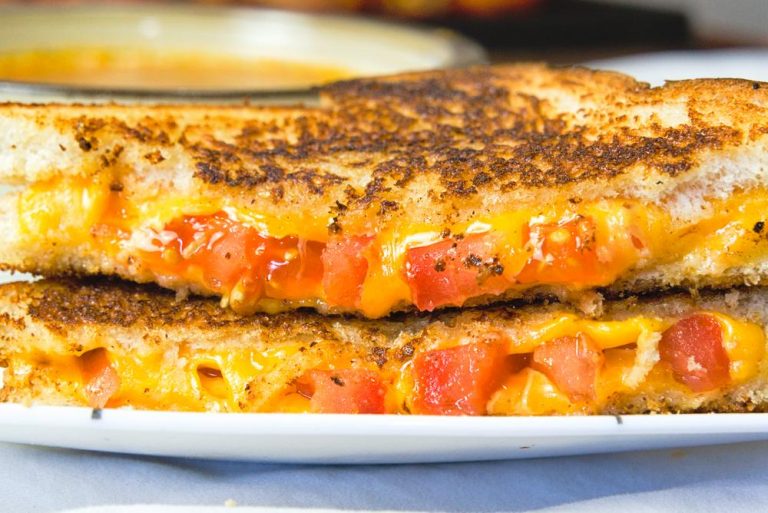 Yummy Grilled Cheese & Tomato Sandwich | Hardy Eatin'